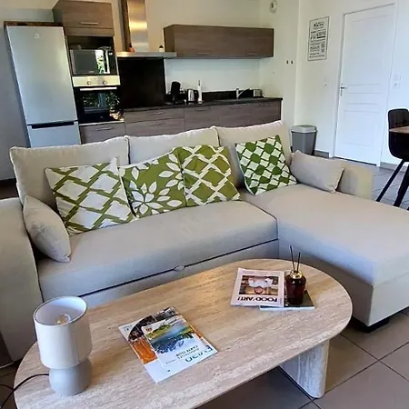 T3 Avec Grande Terrasse Et Vue *
